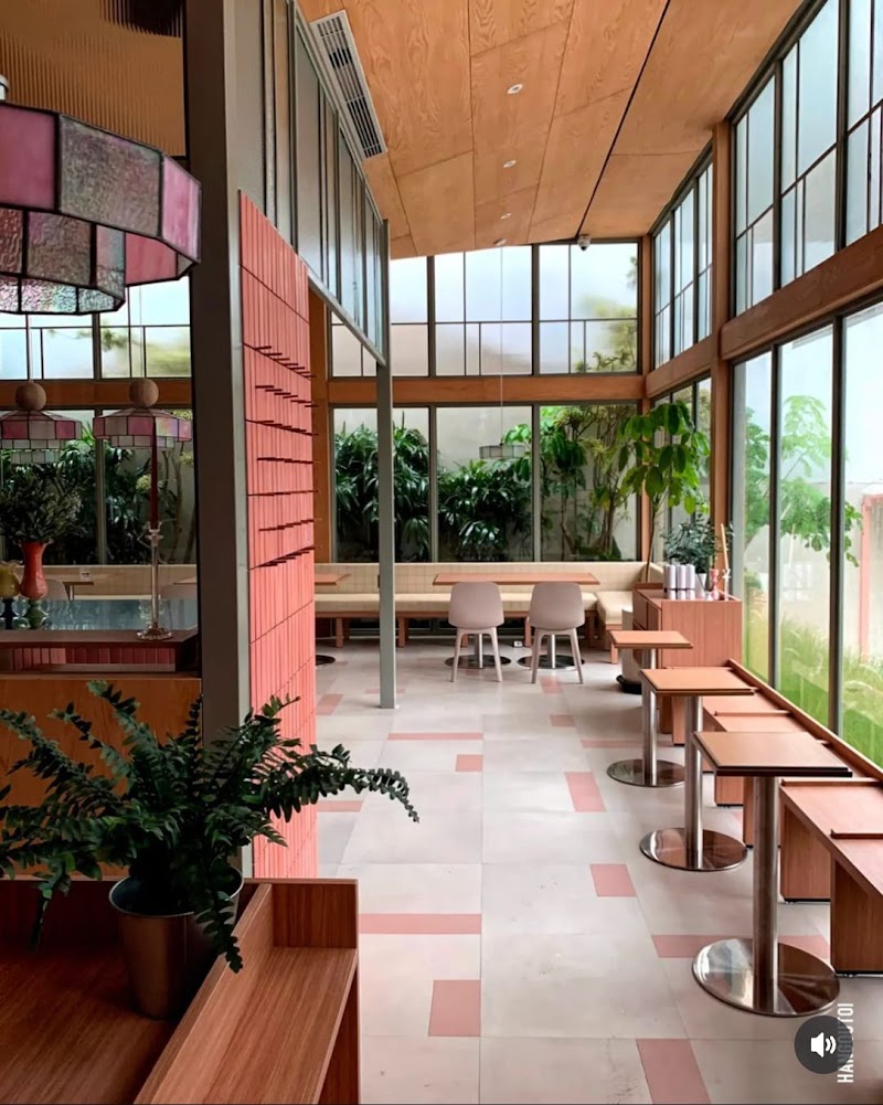 Theo's Wife Lois / Bandung