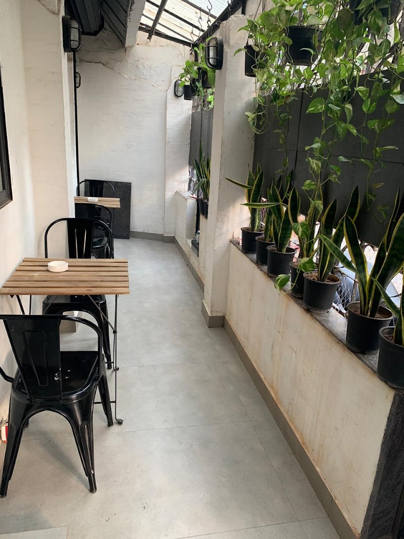 Toast Doughnut Shop / Bandra West