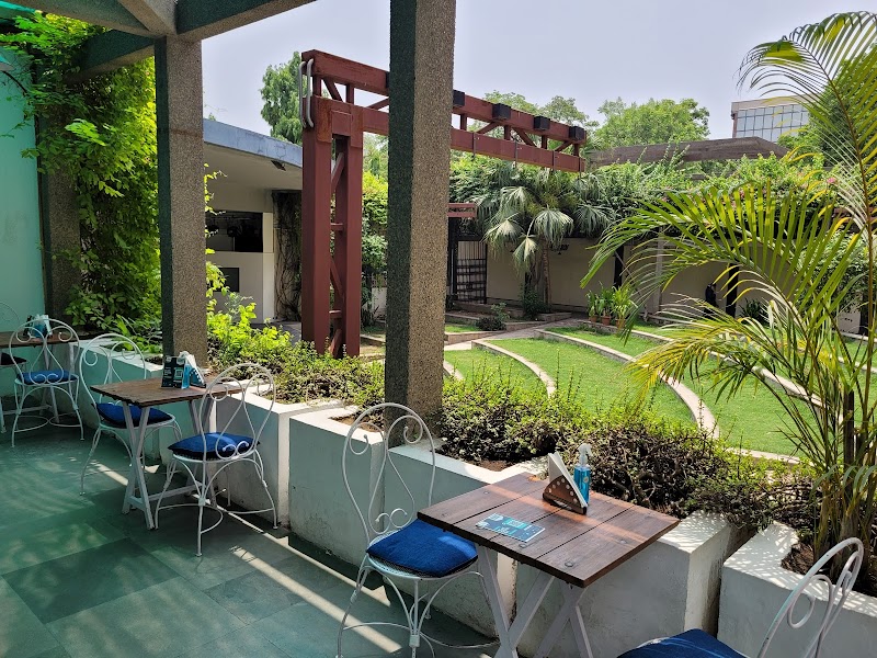 Triveni Terrace Cafe / Mandi House