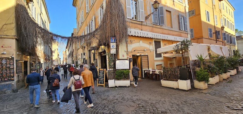 via della Lungaretta / Rome