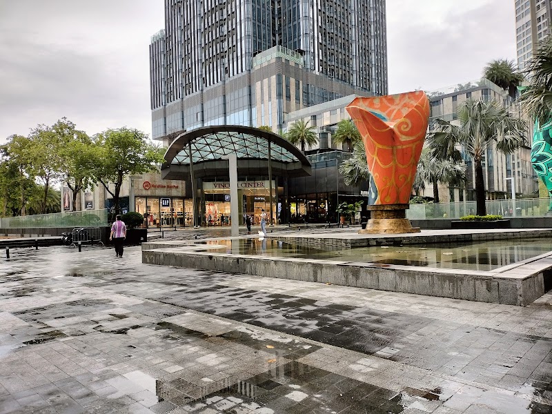 Vinpearl Landmark 81 / HCMC