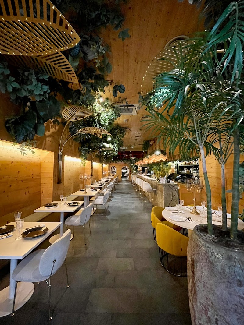 Vuelve Carolina / Valencia Place mentioned in saved reels