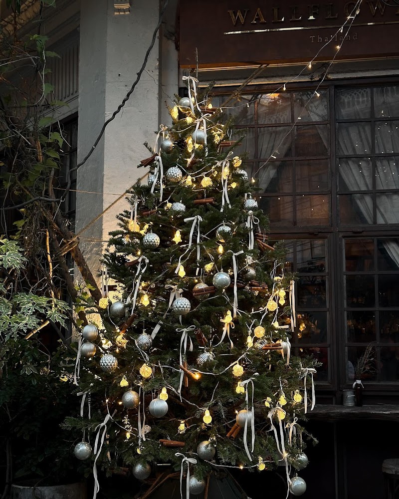 Wallflowers Cafe / Bangkok