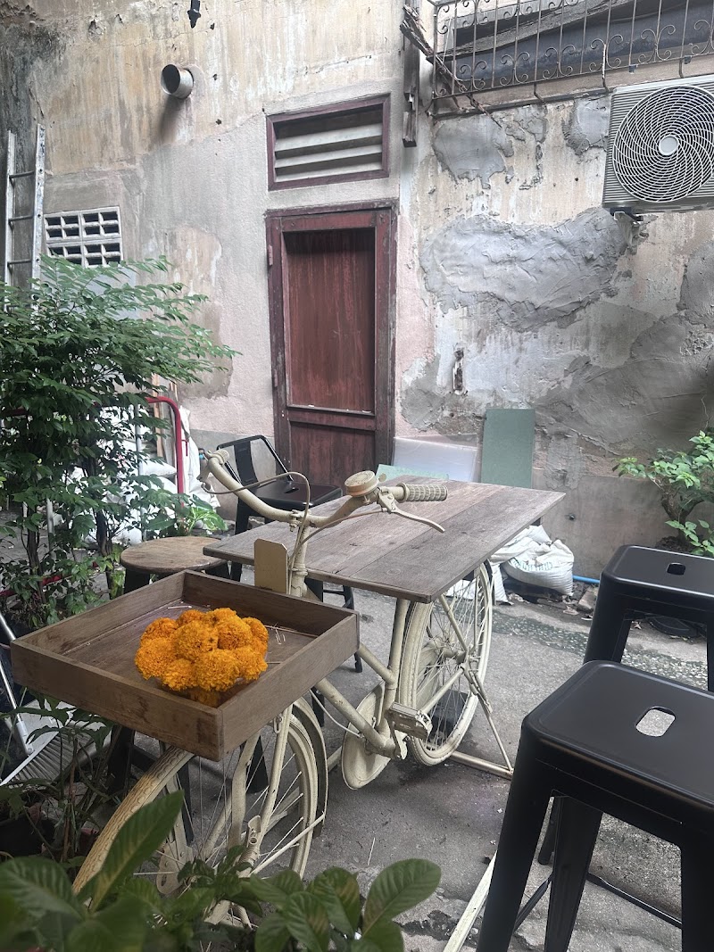 Wanjai Cafe House / Song Wat Road