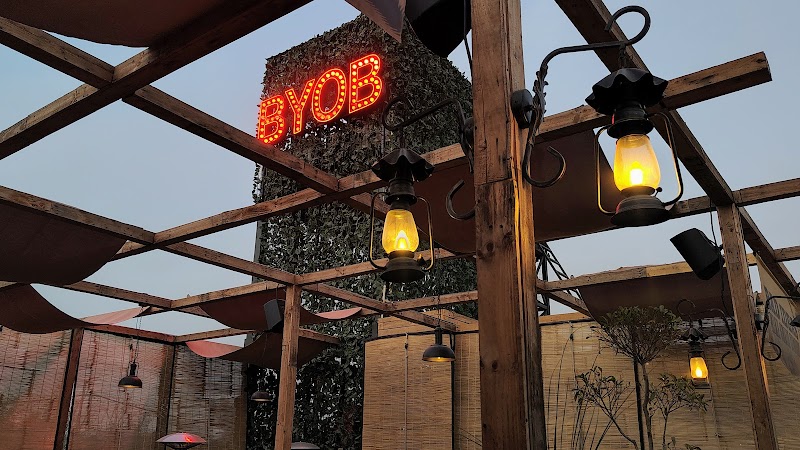 Weekend Studfarm / Greater Noida