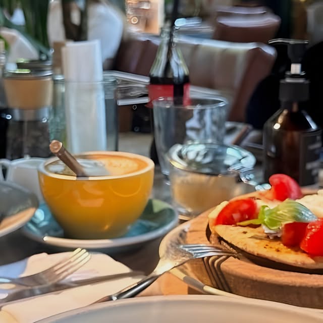 Must Visit Mumbai Cafes thumbnail