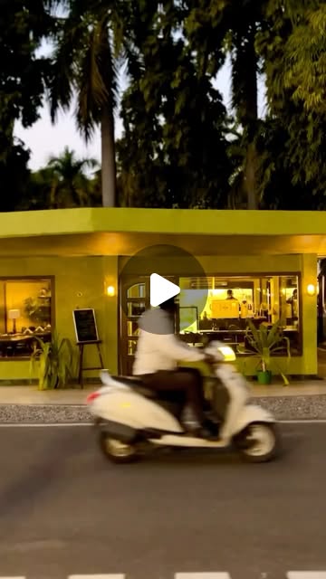 Cozy Lucknow Cafe thumbnail