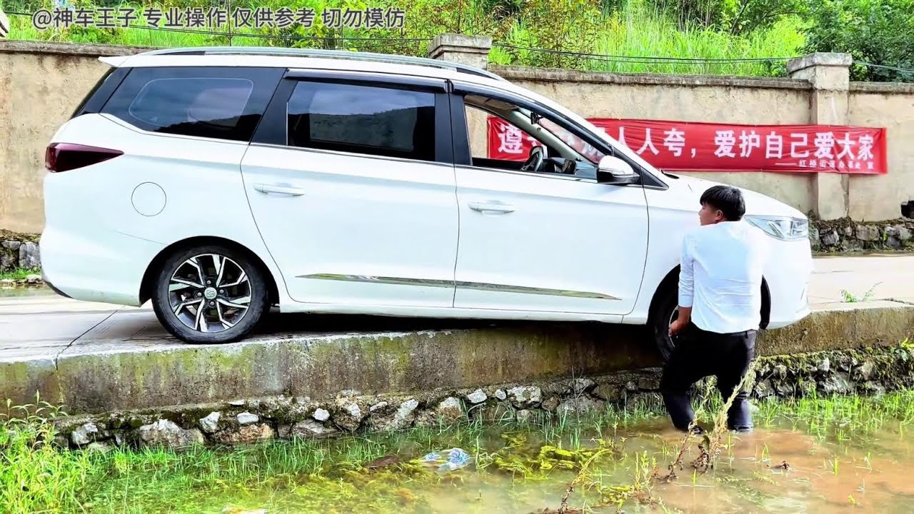 Expert Car Recovery thumbnail