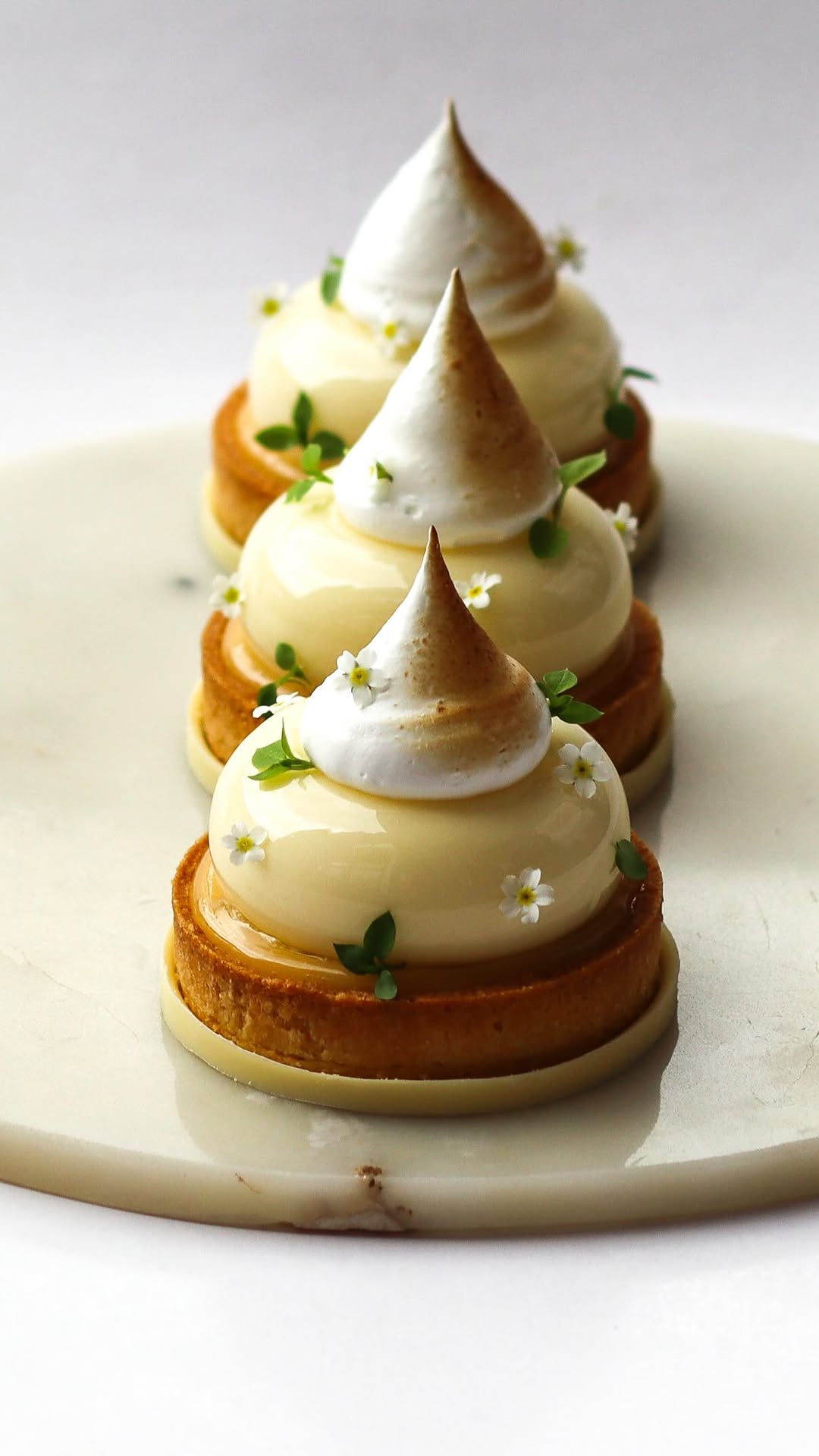 Modern Lemon Tart thumbnail